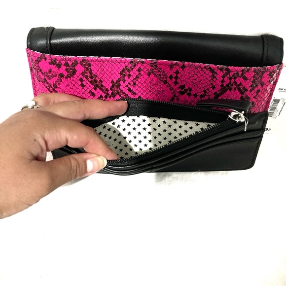 No Boundaries Hot Pink Faux Snakeskin Wristlet Clutch Wallet - Picture 5 of 6